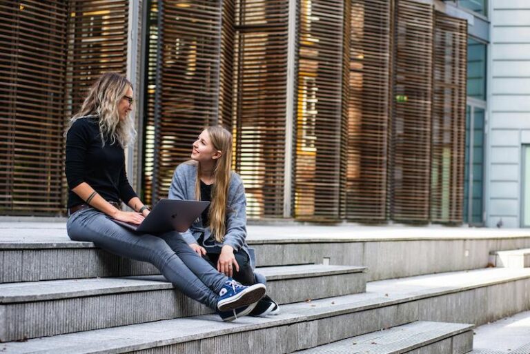 Women's Sneakers With Skinny Jeans